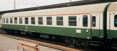 Passenger car 1st class type &quot;Halberstadt&quot; (1:100)<br /><a href='images/pictures/Roco/45510.jpg' target='_blank'>Full size image</a>